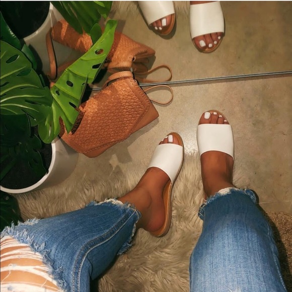 Fashion Addict Shoes - NEW ✨ White Jasmine slip on mule sandals